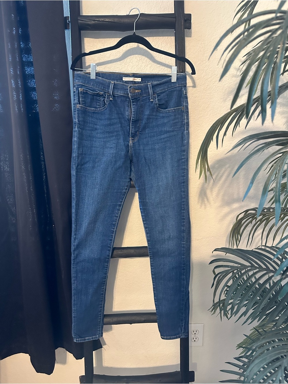 Levi's Mid-Dark Blue Skinny Jeans